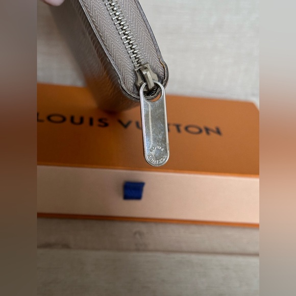 Louis Vuitton Zippy Epi Wallet Comes with LV Box - Picture 5 of 16